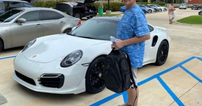 'Mảnh giấy vứt đi' giúp người đàn ông mua được cả Porsche 911